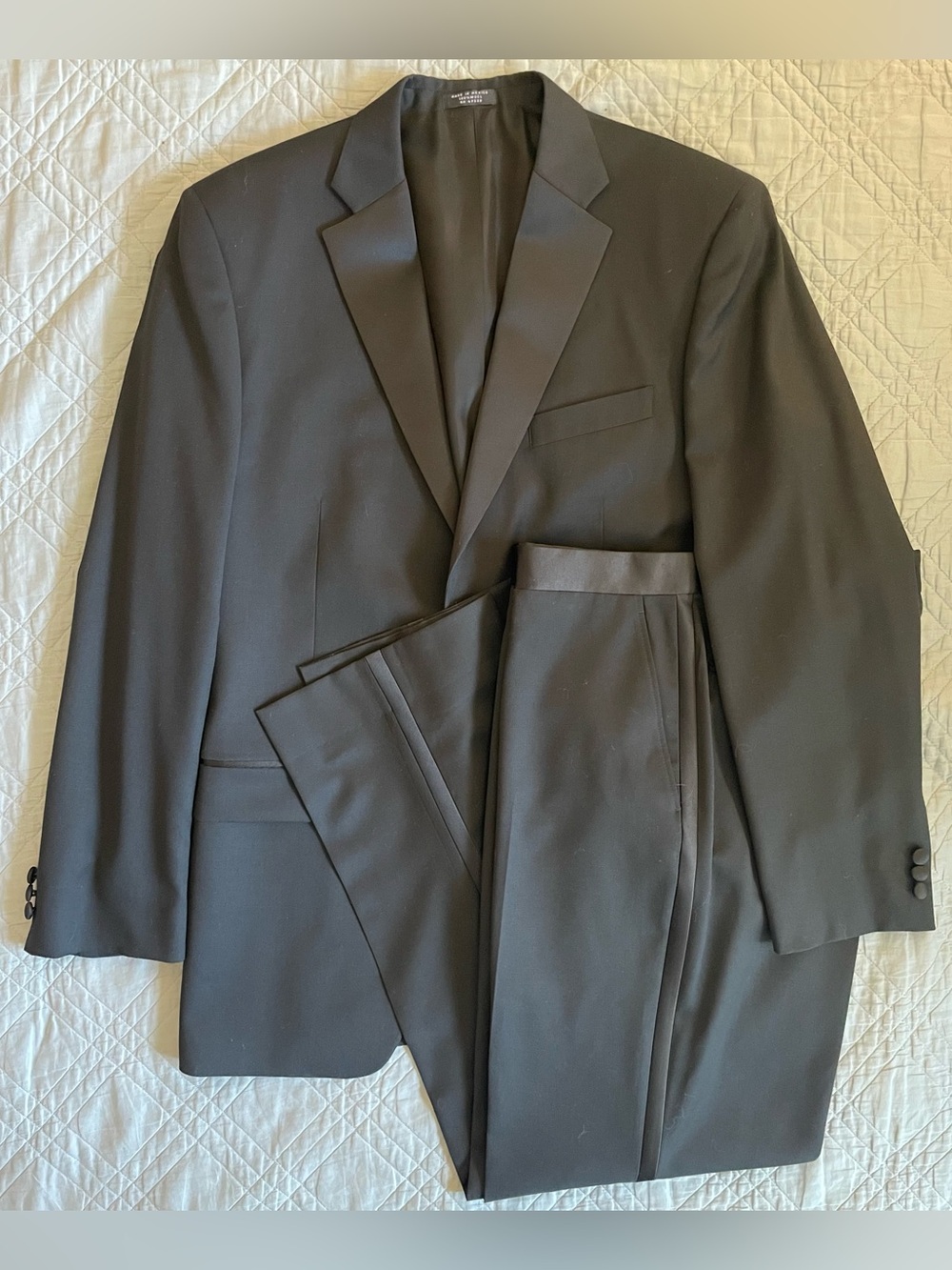 JONES NEW YORK ELEMENTS
Satin Notch Lapel 2-Button Wool Tuxedo Size 41 L